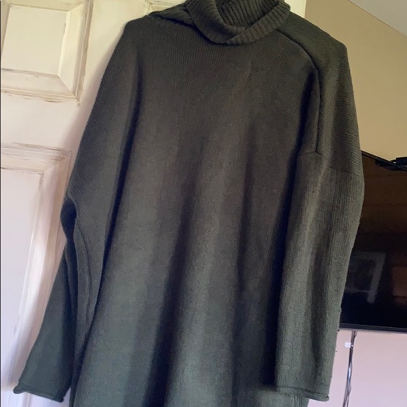 Sweater - Picture 1 of 4